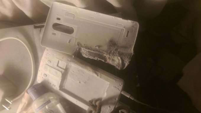 LG G3 взорвался и прожёг дыру в матрасе (5 фото)