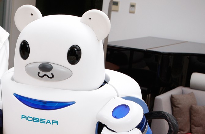 Робот-медведь ROBEAR поможет людям с ограниченными возможностями (4 фото + 1 видео)