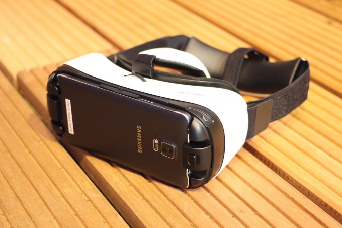 Компания Apple заполучила патент на очки виртуальной реальности (3 фото)