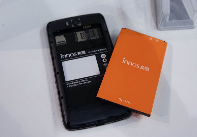Innos D6000 - смартфон с  батарей 6000  мАч (5 фото + видео)