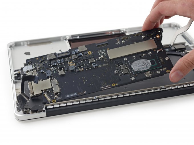 Специалисты iFixit признали MacBook Pro 2015 неремонтопригодным (24 фото)