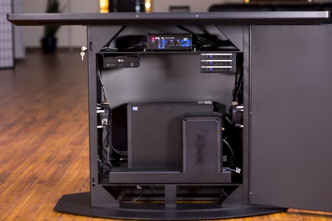 55-дюймовый мультисенсорный стол Lab Pro с разрешением 4K (4 фото)