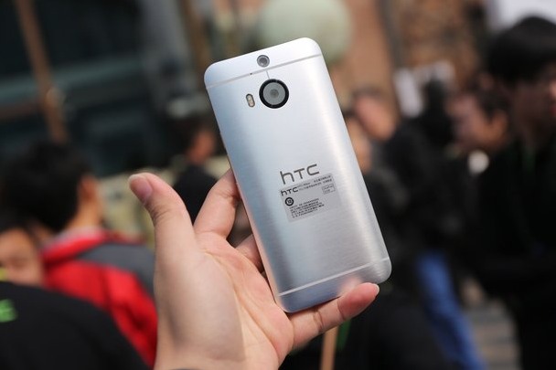 Смартфон HTC One M9+ представлен официально (8 фото)