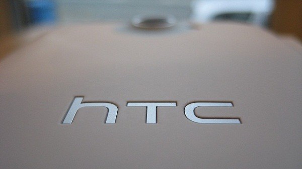 HTC выпустит пластиковую версию флагмана One M9+ (2 фото)