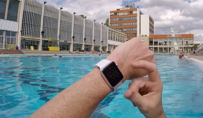 Apple Watch успешно прошли тест на водонепроницаемость (3 видео)