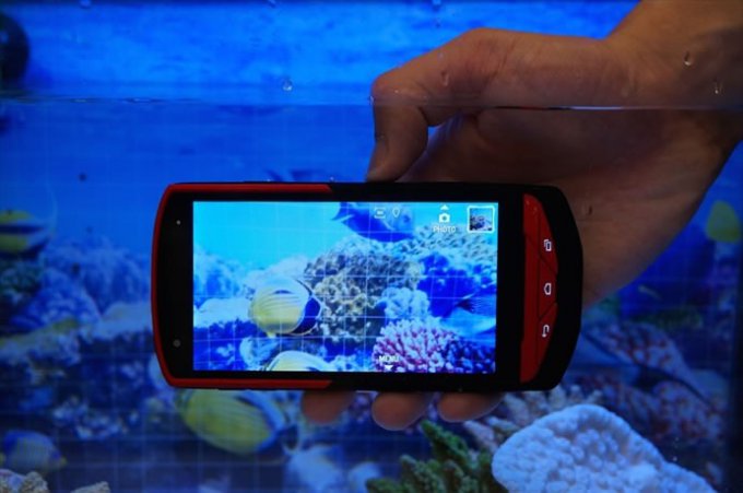 Kyocera Torque G02 - смартфон, не боящийся морской воды (6 фото)