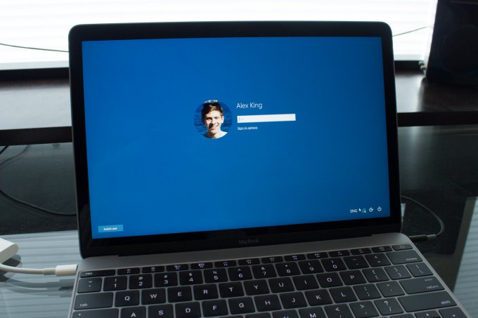 Новый MacBook с Windows 10 работает шустрее, чем с OS X (5 фото)