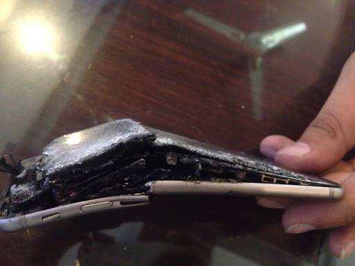 Очередной взрыв iPhone зафиксирован в Индии (6 фото)