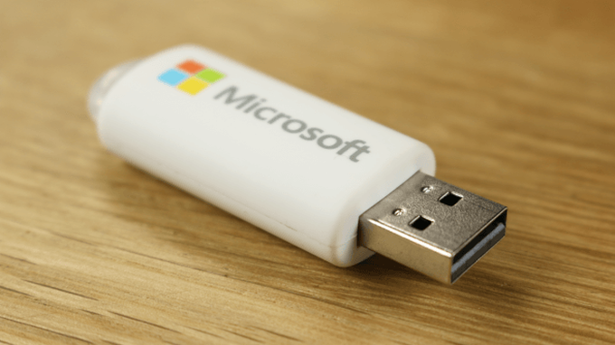 Windows 10 можно будет купить на USB-носителе