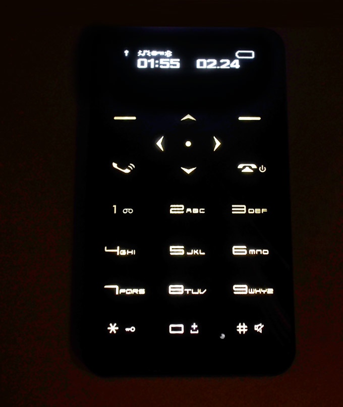 Долгоиграющий телефон в минималистском дизайне (14 фото + видео)