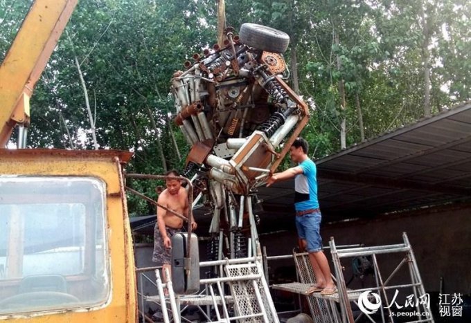 Китайский умелец собрал трансформера из старых автозапчастей (10 фото)