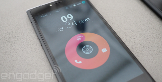 Экс-руководитель Apple представил свои Android-смартфоны (16 фото +  2 видео)