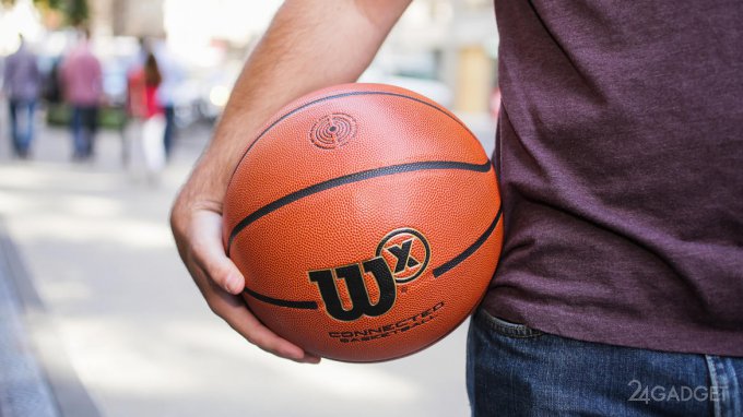 Умный баскетбольный мяч ведёт статистику пользователя (10 фото + 2 видео)