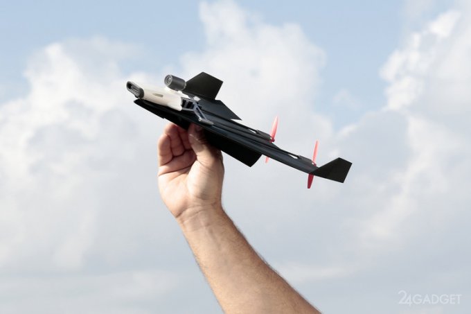 Бумажный самолётик с радиоуправлением и очками виртуальной реальности (5 фото + видео)