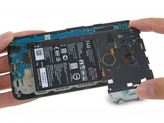 В iFixit оценили ремонтопригодность нового Nexus 5X (17 фото + видео)
