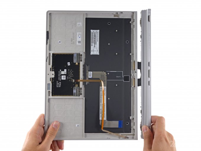 Специалисты iFixit заглянули внутрь ноутбука Microsoft Surface Book (43 фото + видео)