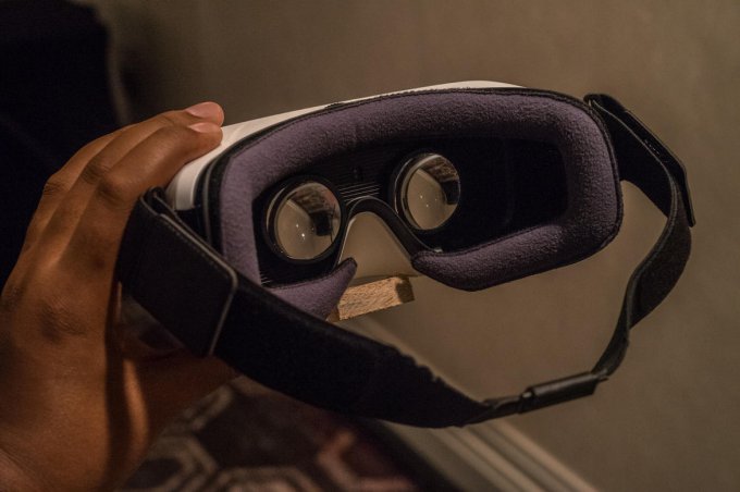 Стартовали продажи обновлённой гарнитуры Samsung Gear VR (6 фото)