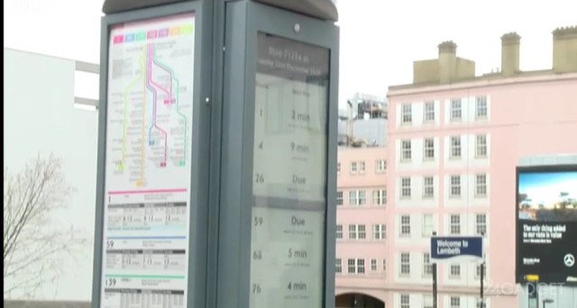 Лондонские автобусные остановки оборудуют электронной бумагой (видео)