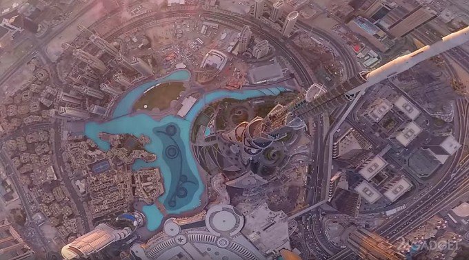 Полёт дрона над небоскрёбом Бурдж-Халифа (видео)