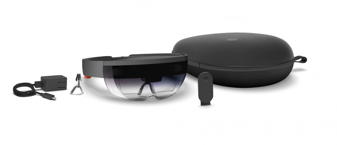 Очки дополненной реальности HoloLens появятся в марте (9 фото + 3 видео)
