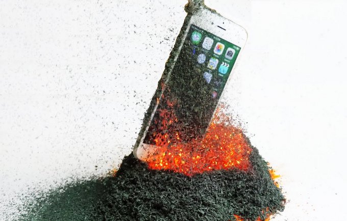 iPhone 6s против самодельного вулкана (видео)