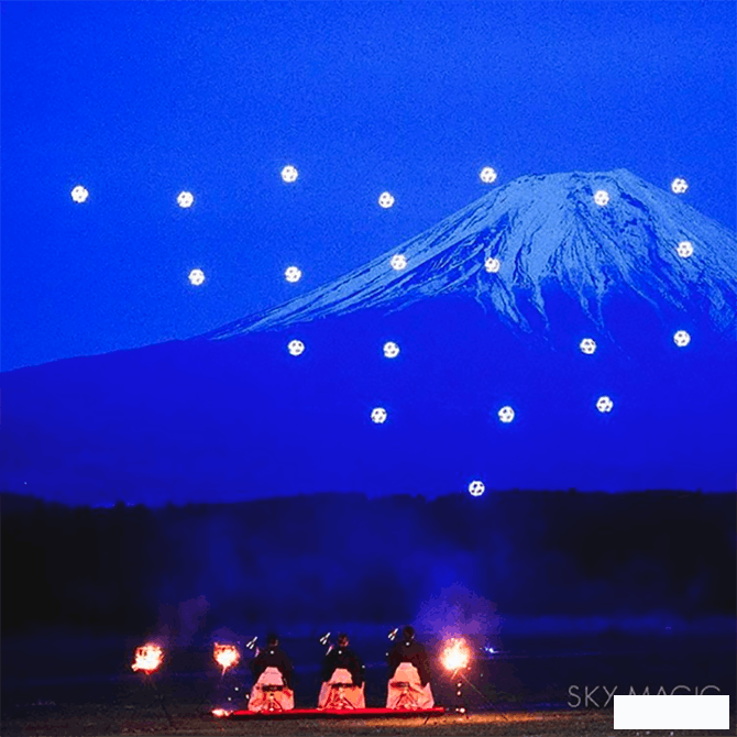 Световое дрон-шоу на фоне ночной Фудзиямы (5 фото + видео)