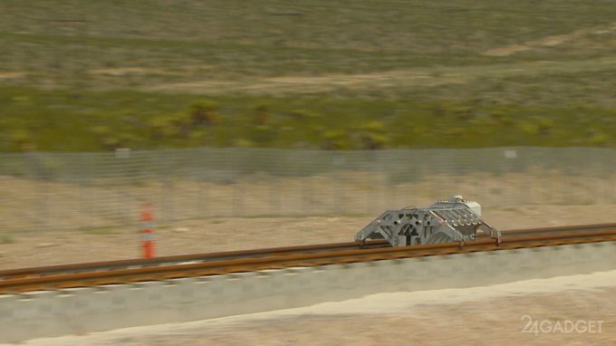 Первые испытания ультраскоростной системы Hyperloop (10 фото + 2 видео)