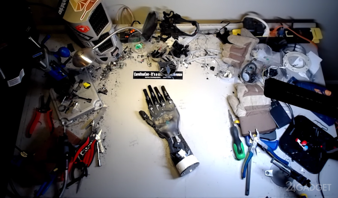 Энтузиаст собрал бионическую руку из кофемашины (видео)