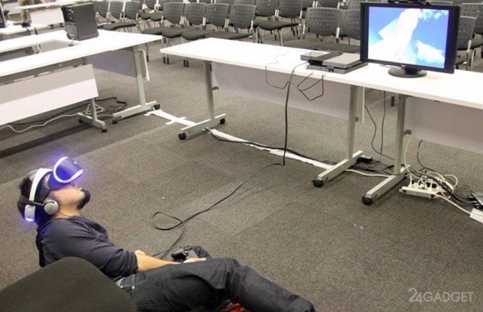 PlayStation VR позволит трогать виртуальных девушек (4 фото + видео)