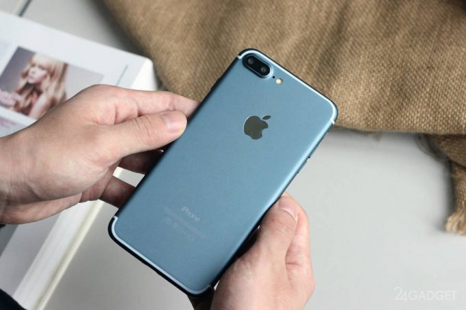 Первые снимки работающего iPhone 7 Plus в синем корпусе (15 фото)