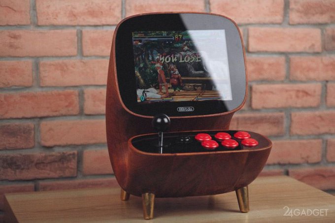 Настольный игровой автомат в ретро-дизайне (7 фото)