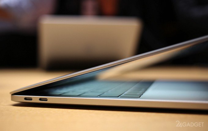 Для подключения iPhone 7 к MacBook Pro потребуется переходник