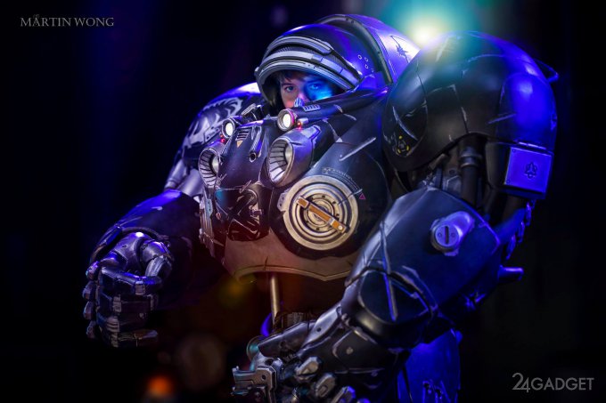 Невероятный костюм Джима Рейнора из StarCraft 2 (14 фото + 5 видео)