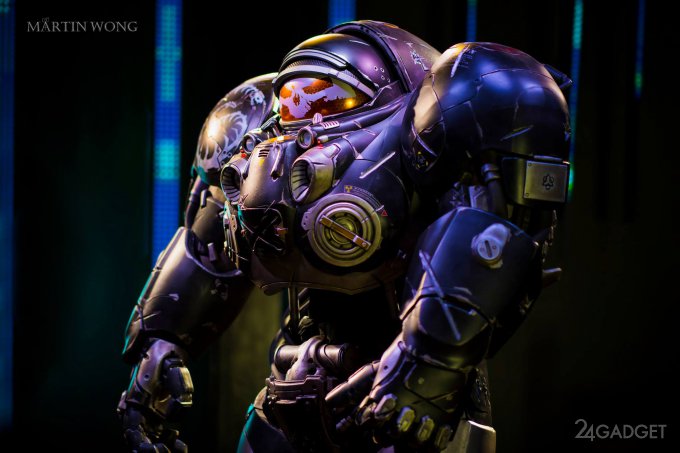 Невероятный костюм Джима Рейнора из StarCraft 2 (14 фото + 5 видео)