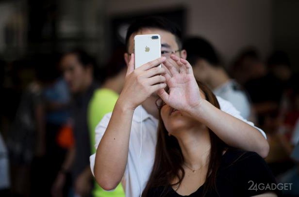 В Китае iPhone 7 Plus взорвался после падения (4 фото)