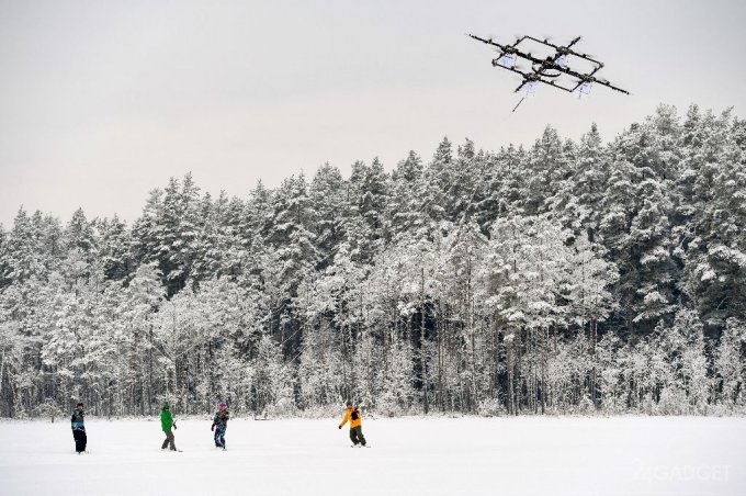 Латвийский дрон прокатил четверых сноубордистов (видео)