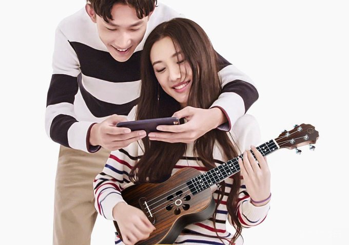 Xiaomi обучает игре на укулеле (15 фото)