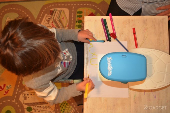 Проектор, обучающий детей рисованию и письму (8 фото + видео)