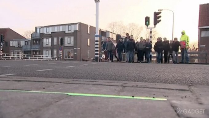Нидерланды перенимают немецкий способ борьбы с гаджетозависимыми на дороге (3 фото)