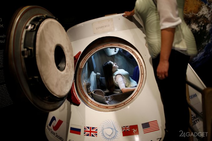 Создан жилет, способный защитить космонавтов в открытом пространстве (4 фото)