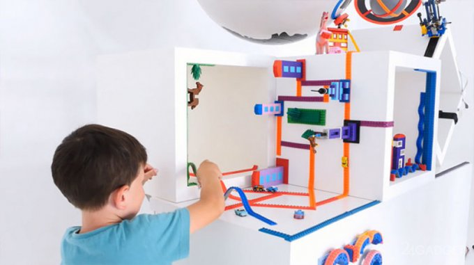 LEGO-лента позволит строить на стенах и потолке (8 фото + видео)