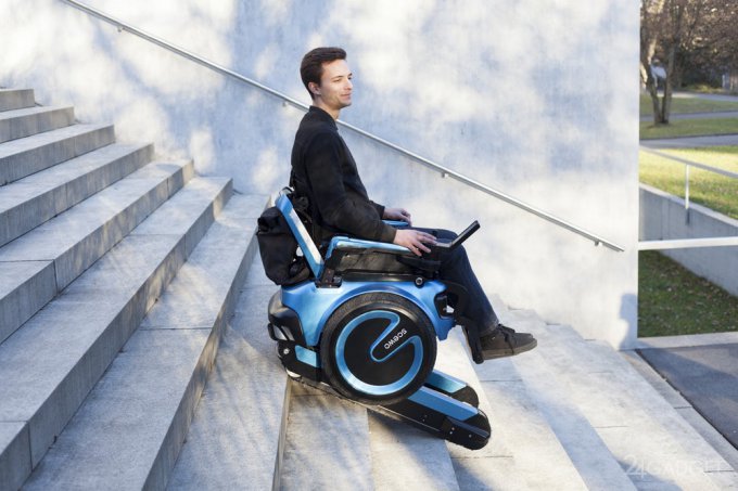 Новая инвалидная коляска умеет ездить по лестницам (9 фото + видео)
