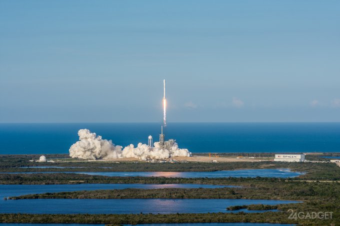 Повторный запуск первой ступени ракеты Falcon 9 прошел успешно (6 фото)