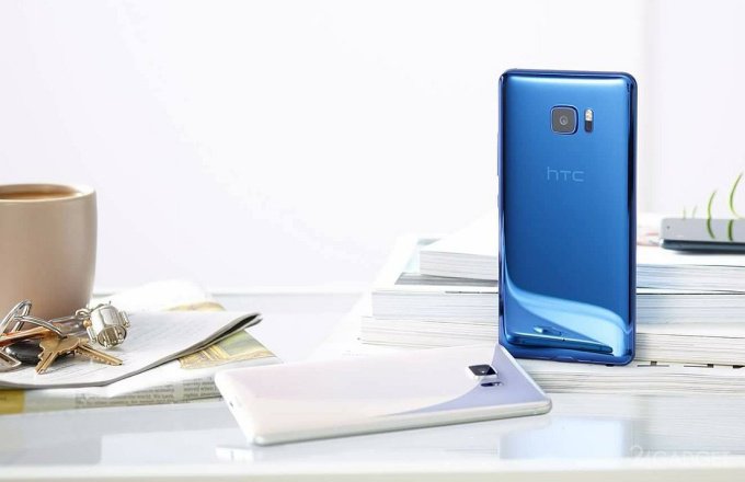 Сапфировый HTC U Ultra испытали на устойчивость к царапинам (видео)