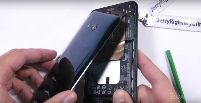 Флагманский HTC U11 разобрали на части (видео)