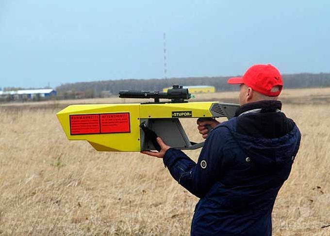 В России создали электромагнитное ружье для борьбы с дронами (2 фото)