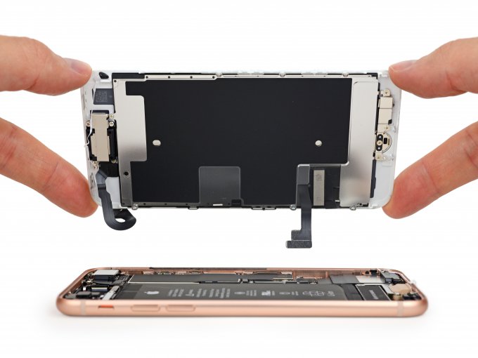 Ремонтировать iPhone 8 будет сложнее, чем iPhone 7