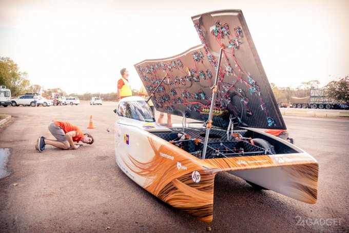В Австралии стартовали гонки солнцемобилей (27 фото + 2 видео)