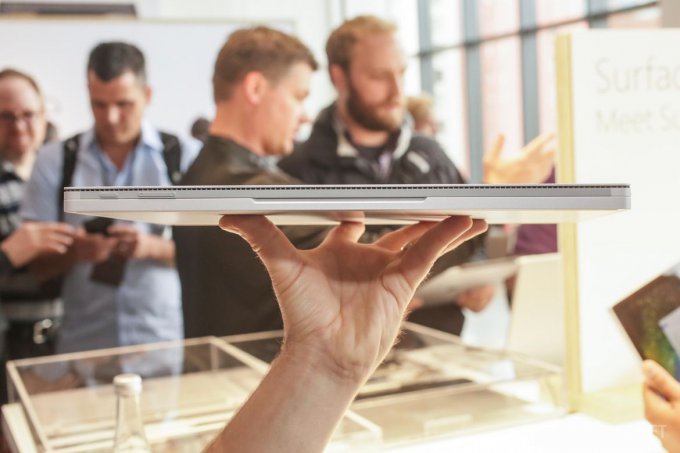 Microsoft презентовал второе поколение Surface Book (30 фото + 3 видео)