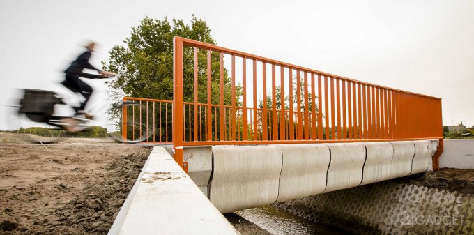В Голландии установили первый 3D-печатный мост (7 фото + видео)